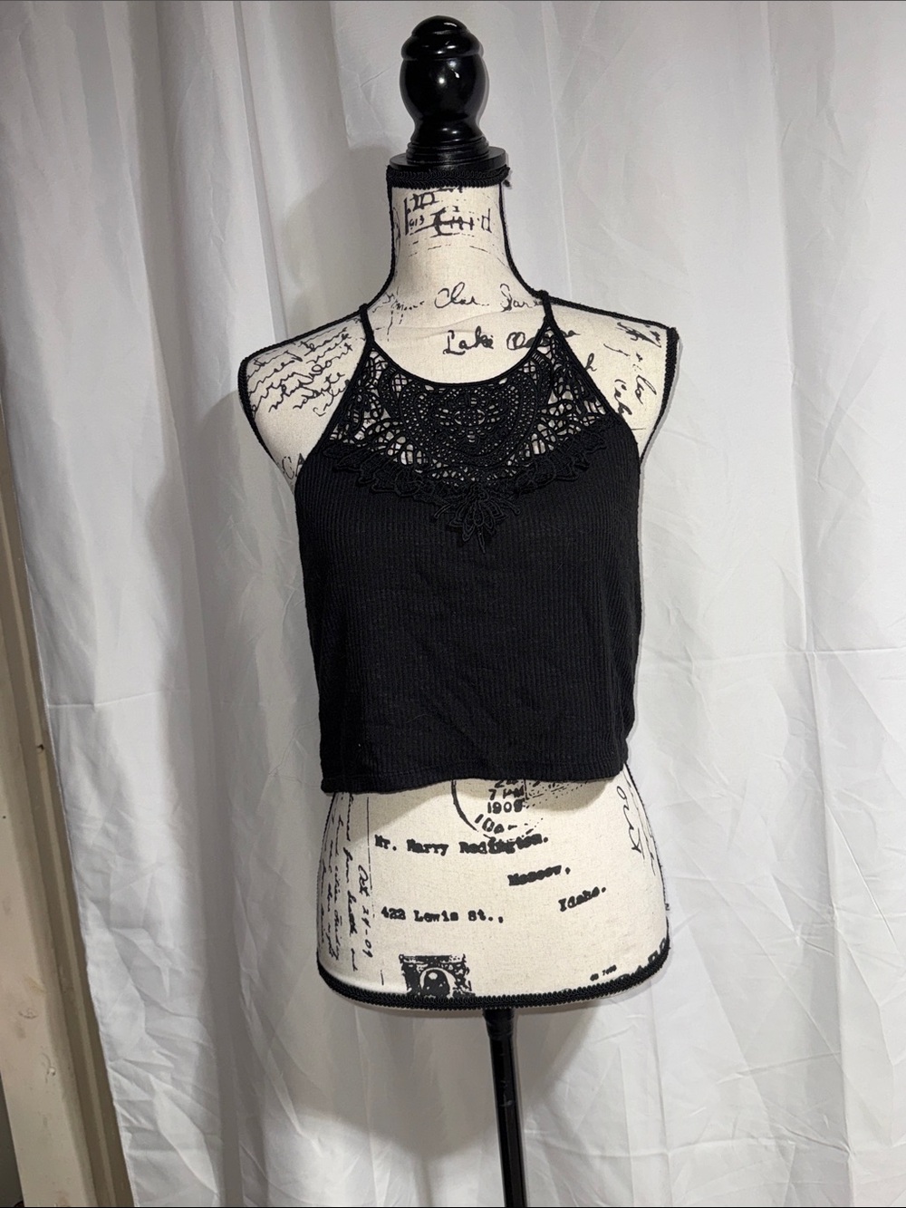 SO Black Lace-Trim Cropped Halter Tank